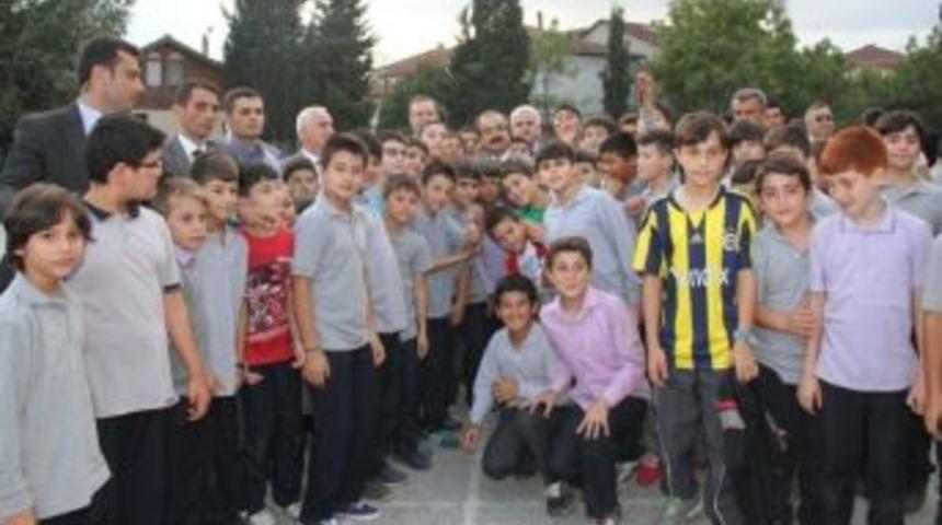 &Ouml;ğrencilerden Vali Ve Belediye Başkanına Yoğun İlgi