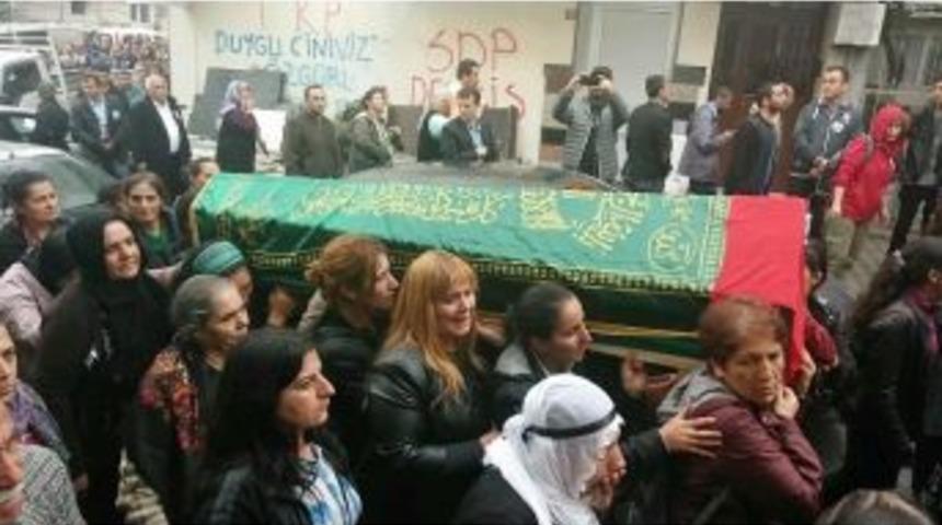 Ankara&rsquo;da Hayatını Kaybeden T&uuml;yl&uuml;, Kadınların Omzunda Son Yolculuğuna Uğurlandı