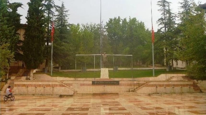 Bilecik&rsquo;te Bayraklar Yarıya İndirildi