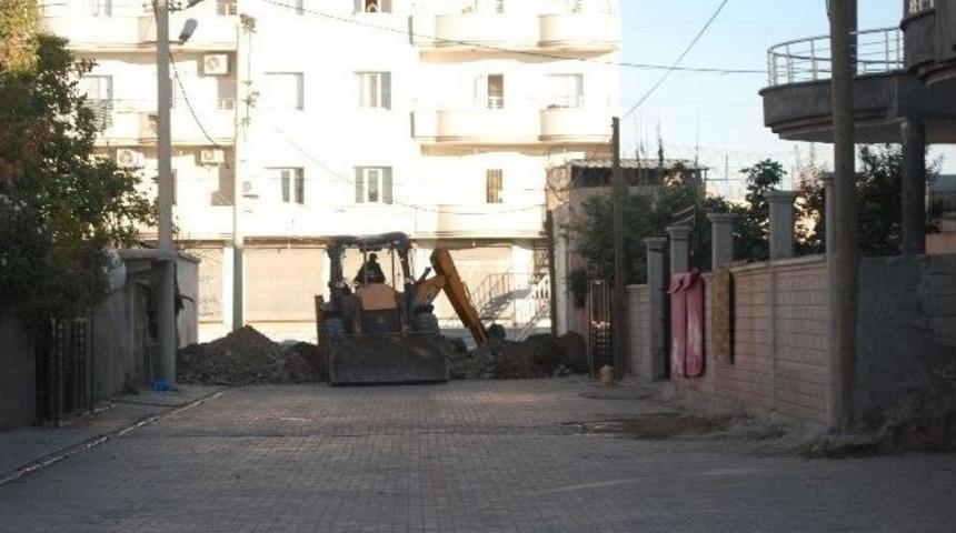 İdil&rsquo;de Ağır Silahlarla Gezip Hendek Kazan Pkk&rsquo;lılara Polis M&uuml;dahale Etti