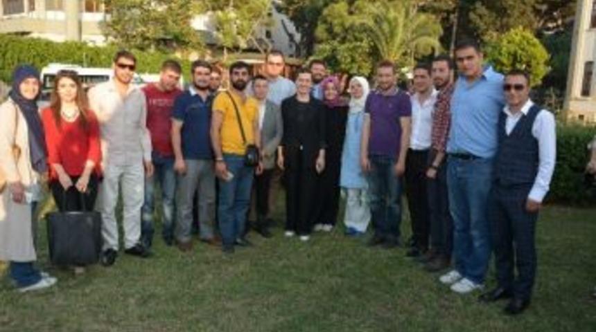 Ak Partili N&uuml;khet Hotar: "se&ccedil;ilme Yaşını 18&rsquo;e İndireceğiz"