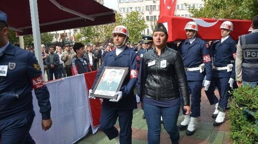 Abladan Şehit Kardeşe Asker Selamı