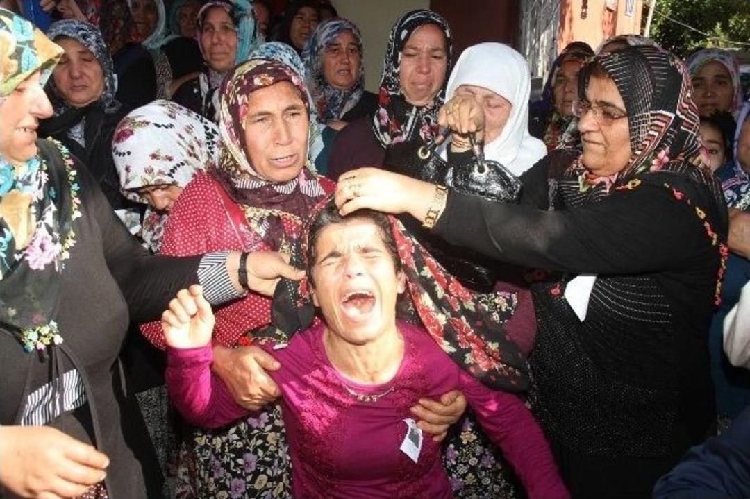 Hatay Şehidini K&uuml;rt&ccedil;e Ağıtlarla Uğurladı