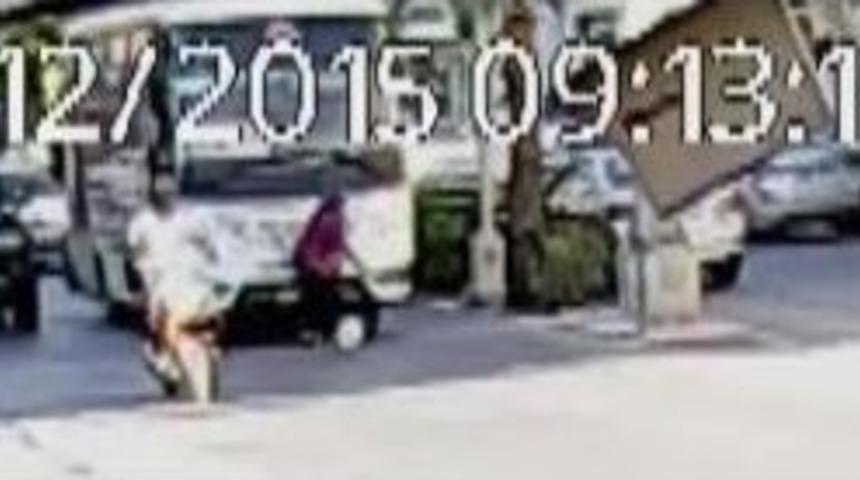 Trafik Işıklarındaki Feci &Ouml;l&uuml;m G&uuml;venlik Kamerasında