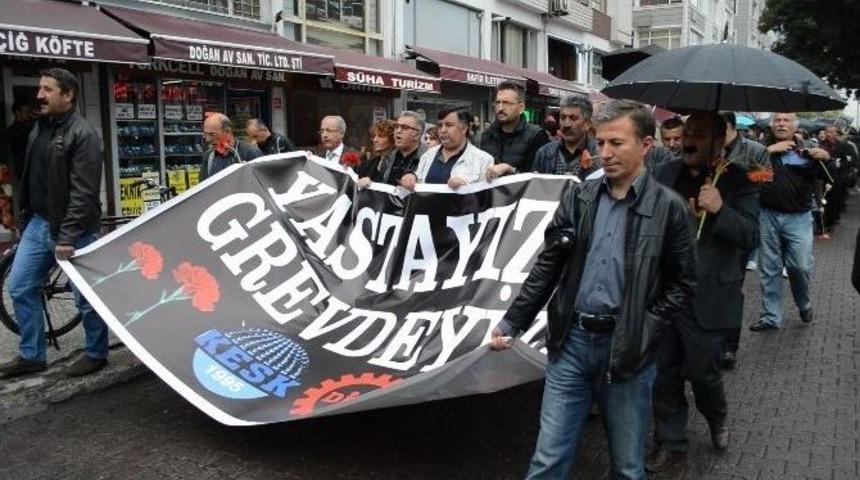 Eğitim-sen Ankara&rsquo;daki Patlamada Hayatını Kaybedenler İ&ccedil;in Y&uuml;r&uuml;d&uuml;