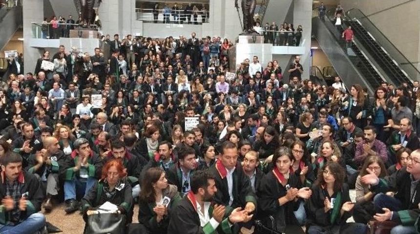Avukatlardan Adliye İ&ccedil;inde &lsquo;ankara&rsquo; Protestosu