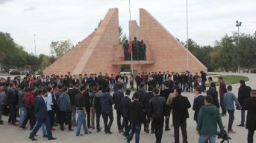 Atat&uuml;rk &Uuml;niversitesi &Ouml;ğrenci Konseyinden Birlik Ve Berabelik Y&uuml;r&uuml;y&uuml;ş&uuml;