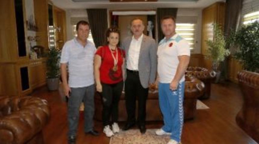 Bağcılarlı Bilek G&uuml;reş&ccedil;i D&uuml;nya Şampiyonu Oldu