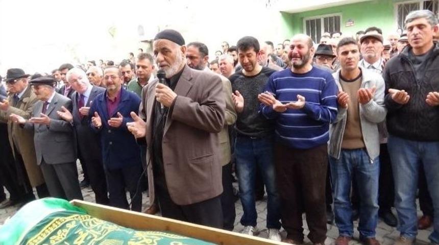 Ankara&rsquo;daki Patlamada Hayatını Kaybeden G&ouml;khan Arpa&ccedil;ay Kars&rsquo;ta Toprağa Verildi