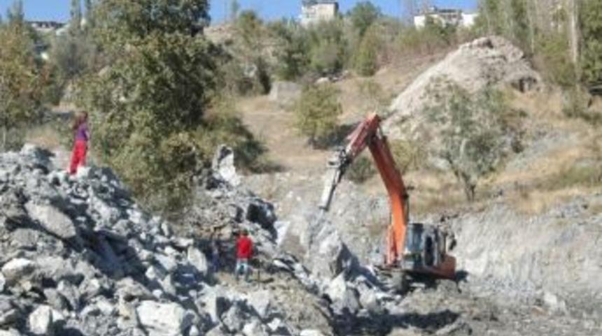 Hakkari&rsquo;deki Dere Yatakları Islah Ediliyor