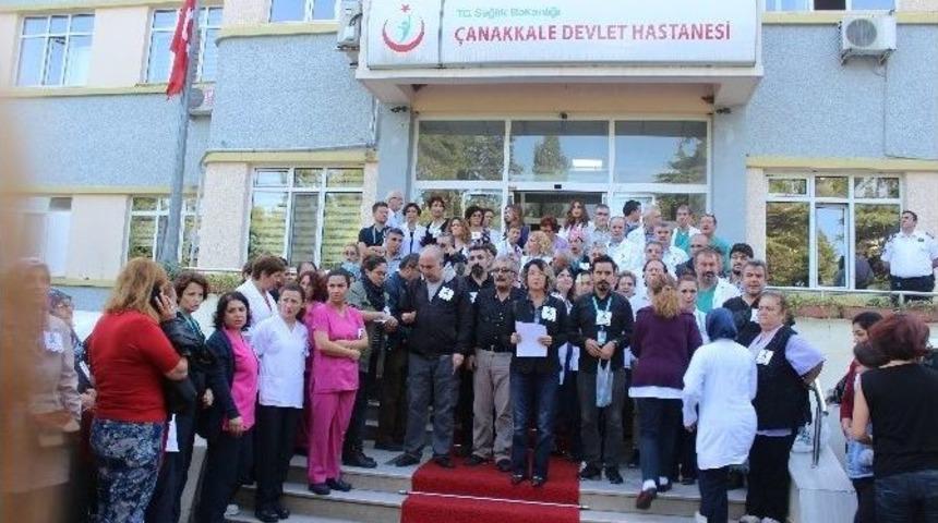 &Ccedil;anakkale&rsquo;de Doktorlar, Ankara&rsquo;daki Patlamada Hayatını Kaybedenler İ&ccedil;in İş Bıraktı
