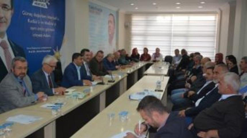 Başkan Gen&ccedil;, Partililerden Daha &Ccedil;ok &Ccedil;alışmalarını İstedi