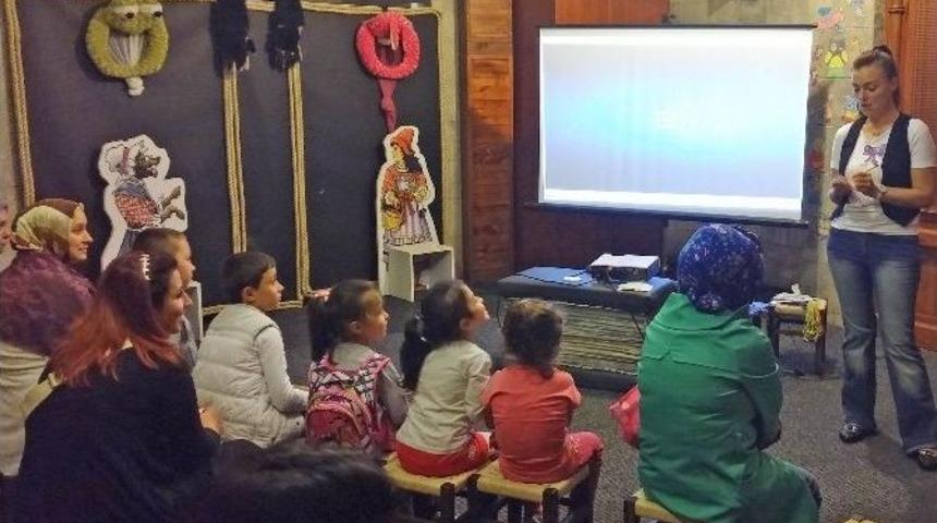 Dünya Kız Çocukları Günü Kutlandı