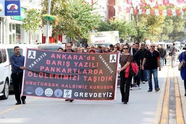 Eğitim-sen Bombalı Saldırıyı Protesto Etti