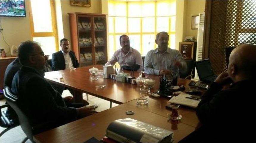 Ak Parti Se&ccedil;im &Ccedil;alışmalarını S&uuml;rd&uuml;r&uuml;yor