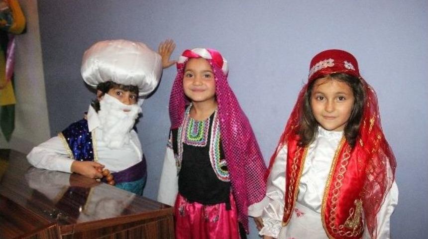 Minik &Ouml;ğrenciler Nasrettin Hoca&rsquo;yı Oynadı