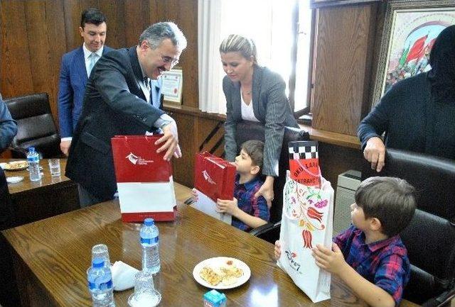 Aydın’da Şehit Yakınlarına Bilgisayar Hediye Edildi