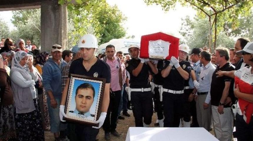 Fethiye Şehidini Bağrına Bastı