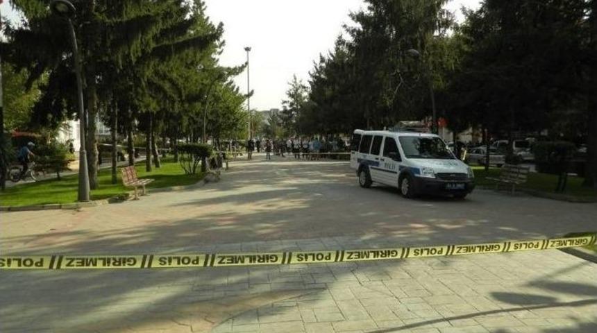 &Ouml;ğrencinin Bankta Unuttuğu &Ccedil;anta Paniğe Neden Oldu