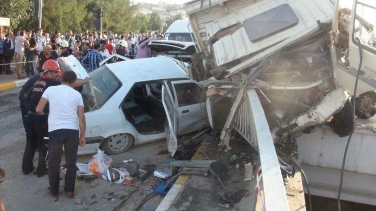 Şanlıurfa&rsquo;da Zincirleme Trafik Kazası: 16 Yaralı