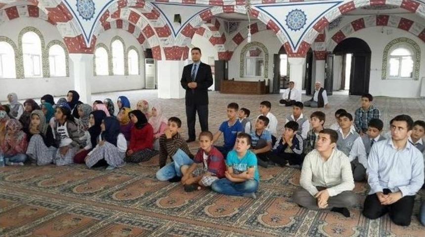 Kahtalı &Ccedil;ocuklar Camiye Koştu