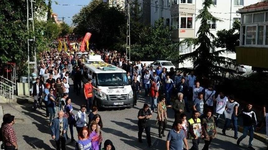 Selahattin Demirtaş, Kartal&rsquo;da Cenaze T&ouml;renine Katıldı