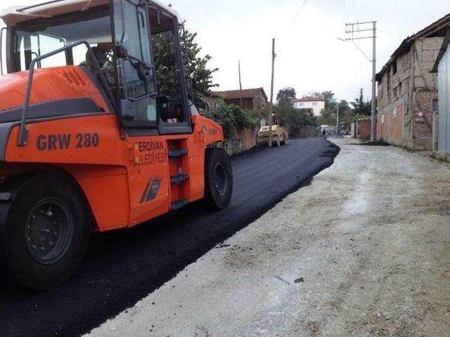 Serdivan’da Köylere Yönelik Asfalt Çalışmaları Devam Ediyor