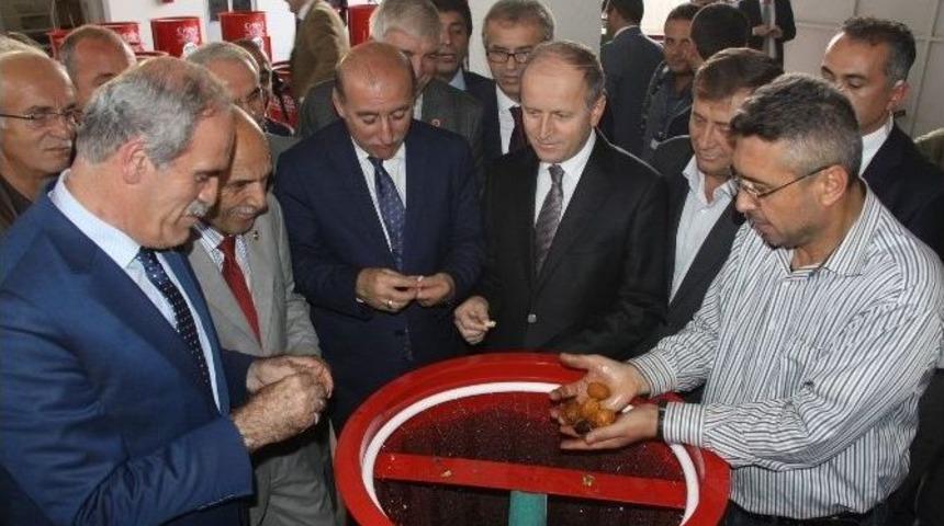 B&uuml;y&uuml;kşehir&rsquo;den İneg&ouml;l K&ouml;ylerine Ceviz Soyma Makinesi