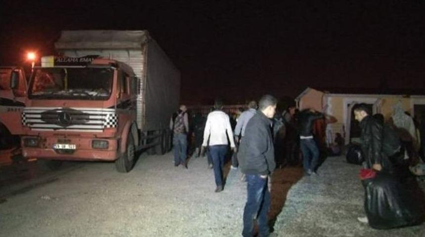 Kamyon Kasasında Yurt Dışına Ka&ccedil;mak İsteyen 150 G&ouml;&ccedil;men Yakalandı