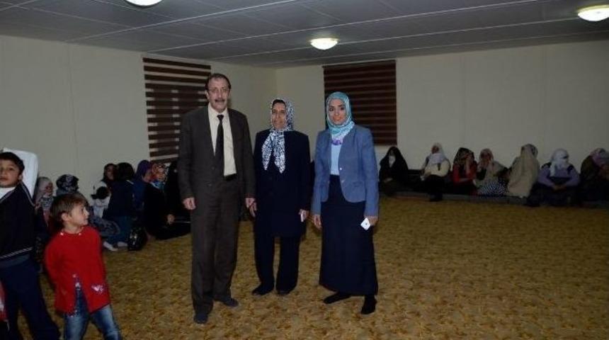 Zehra Taşkesenlioğlu, K&uuml;me Evler&rsquo;de Bayanlarla Bir Araya Geldi