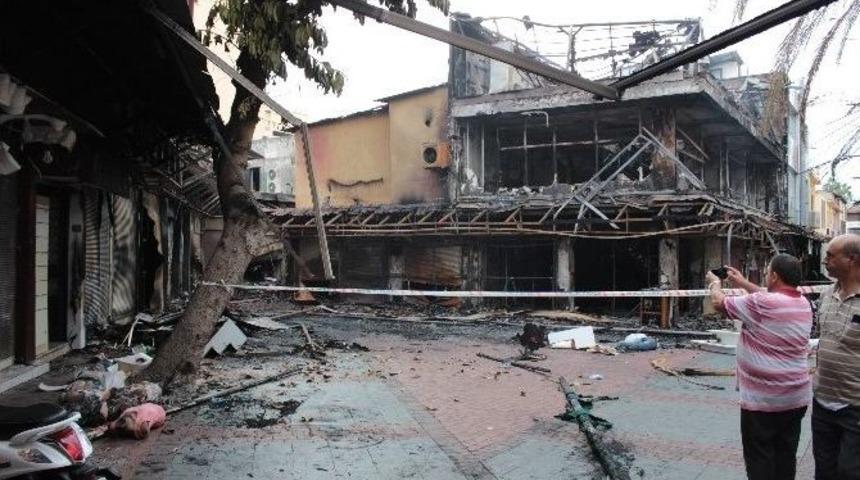 Alanya&rsquo;da Gece &Ccedil;ıkan Yangından Sabaha Enkaz Yığını Kaldı