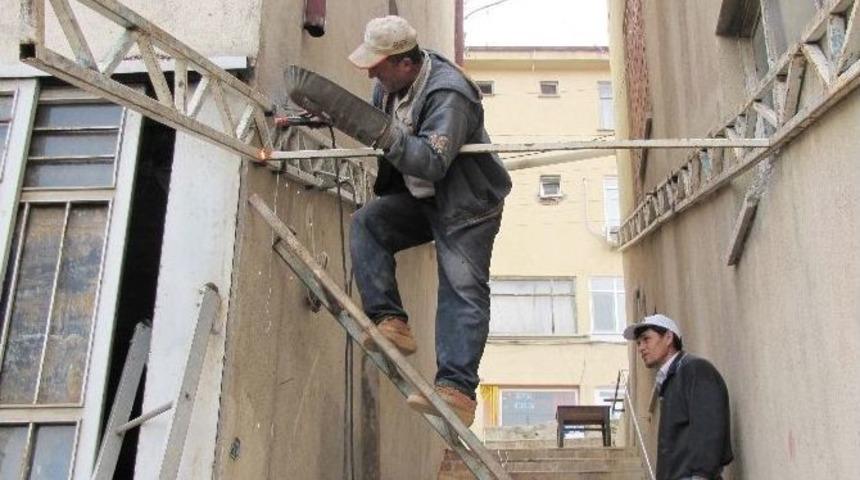 Hasarlı &Ccedil;atılar Yenileniyor