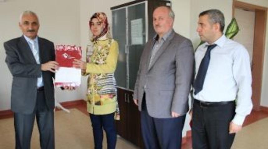 Şehit &Ccedil;ocuğuna Tablet Bilgisayar Hediye Edildi