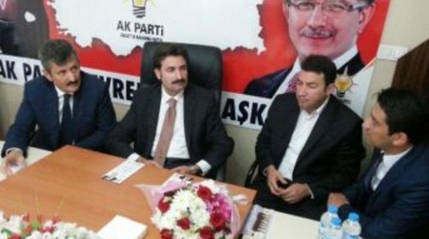 Ak Parti Genel Başkan Yardımcısı Ayhan Sefer &Uuml;st&uuml;n: