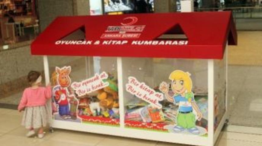 Bir Oyuncak, Bir Kitap At; Bir İz Bırak