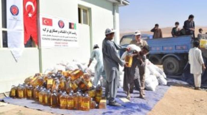 Afganistan&rsquo;da &Ccedil;atışmalardan Ka&ccedil;an Ailelere Tika&rsquo;dan Gıda Yardımı