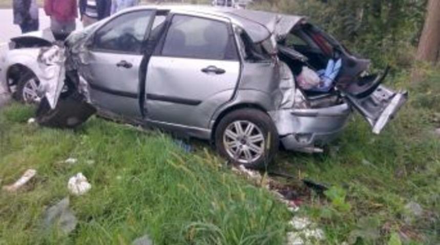 Otomobil Kavak Ağacına &Ccedil;arptı: 1 Yaralı