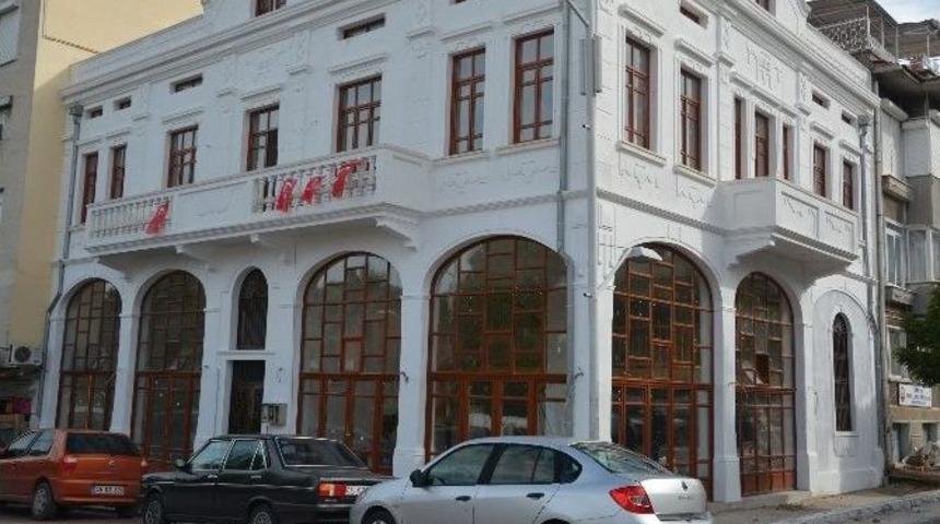 Şehzadeler Kaldırım Sorununu &Ccedil;&ouml;zd&uuml;