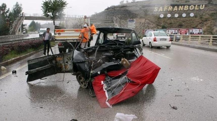 Karab&uuml;k&rsquo;te Trafik Kazası: 1 Yaralı