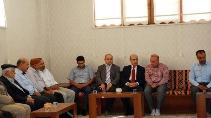 Vali Demirtaş, Şehidin Ailesine Taziye Ziyareti Ger&ccedil;ekleştirdi