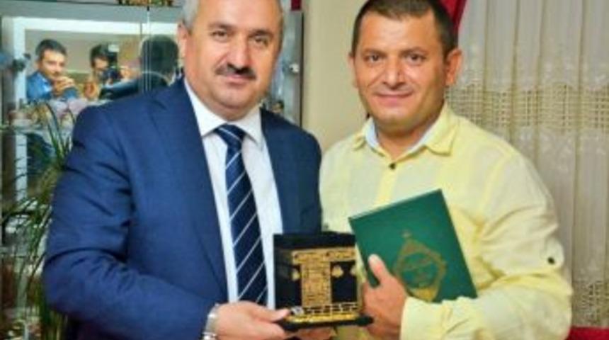 Başkan Baran Hacıları Ziyaret Etti