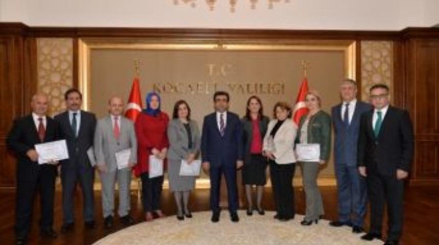 Vali G&uuml;zeloğlu&rsquo;ndan İ&ccedil;işleri Bakanlığı Birim Amirlerine Başarı Belgesi