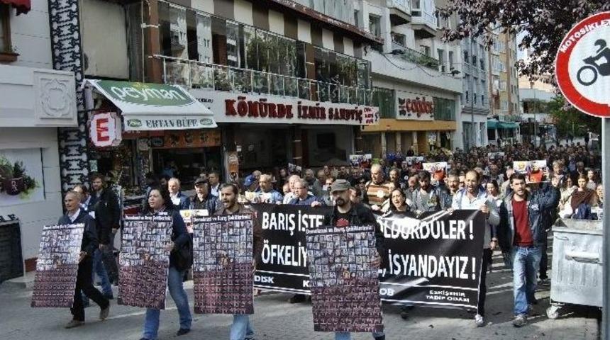 Ankara Katliamında Hayatını Kaybedenler Karanfillerle Anıldılar