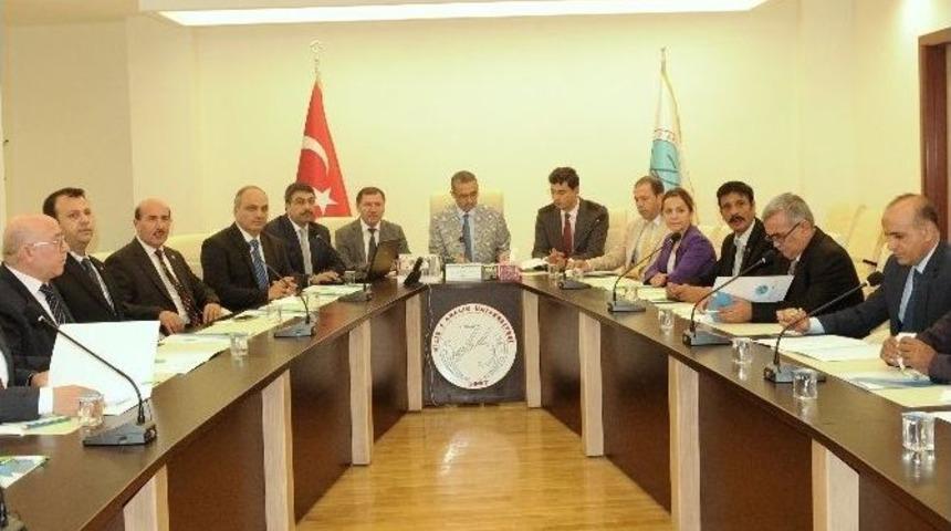 Üniversitede Tanıtım Ve İnceleme Programına Düzenlendi