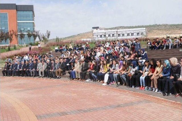 Üniversitede Tanıtım Ve İnceleme Programına Düzenlendi