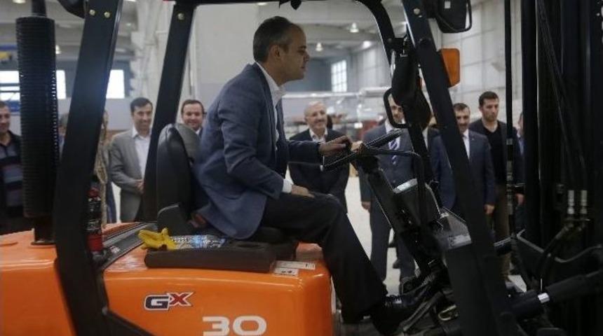 Bakan &Ccedil;ağatay Kılı&ccedil;, Forklift Kullandı