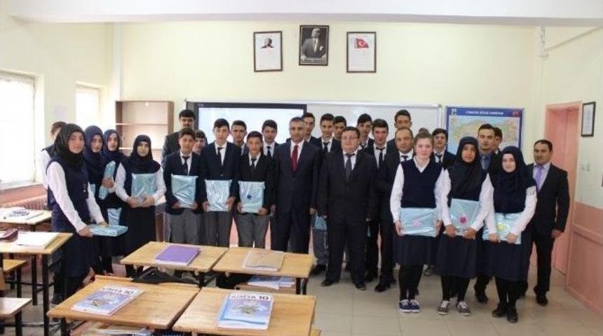 Kelkit&rsquo;te &Ouml;ğrencilere Tablet Bilgisayar Dağıtıldı