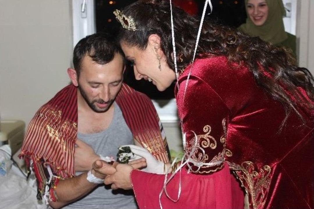 (&ouml;zel Haber) Damat Hastalanınca Gelin Kınayı Acil Serviste Yaptı
