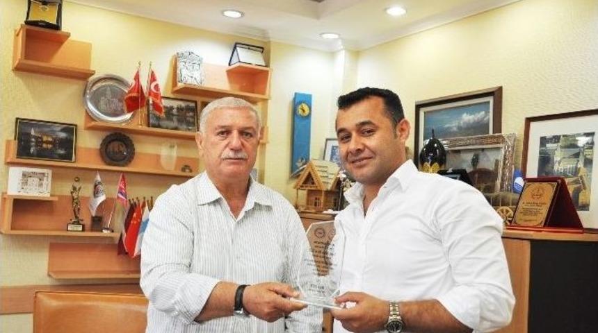 Y&uuml;cel&rsquo;e, Spora Katkı Plaketi