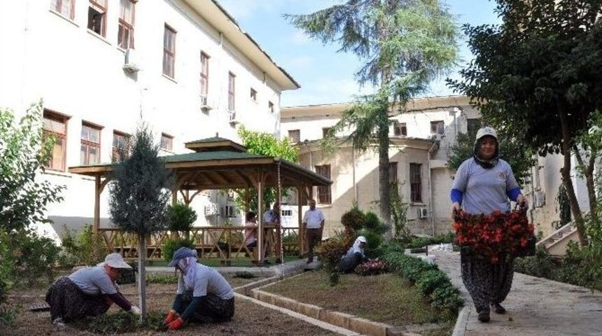 Adana Adliyesi Kadınların Ellerinde G&uuml;zelleşiyor